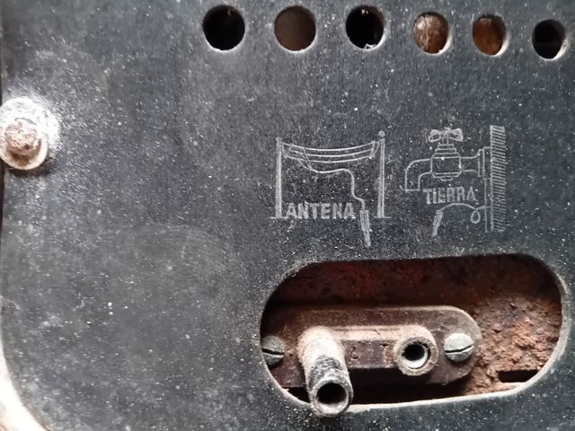 Radio Antigua marca CORTA .MT..modelo A-61-G ..