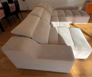 Sofá de látex beige antimanchas