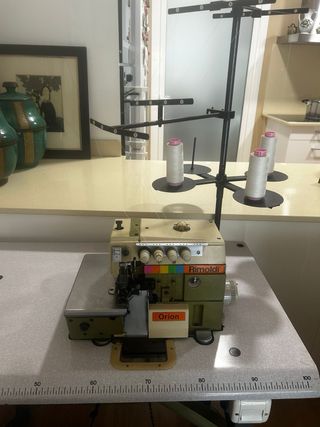 Máquina Overlock Industrial Rimoldi Orion 27