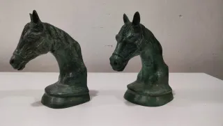Busto Escultura Sujeta Libros Caballos 640513926