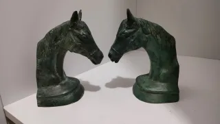 Busto Escultura Sujeta Libros Caballos 640513926