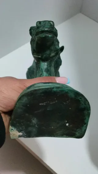 Busto Escultura Sujeta Libros Caballos 640513926