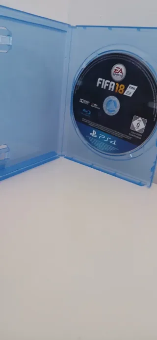 PS4 con 2 mandos y 4 juegos