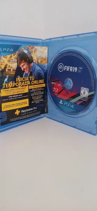 PS4 con 2 mandos y 4 juegos