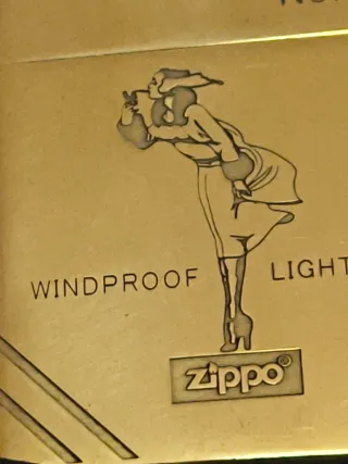 Zippo Dorado inciso e numerato