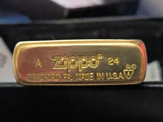 Zippo Dorado inciso e numerato