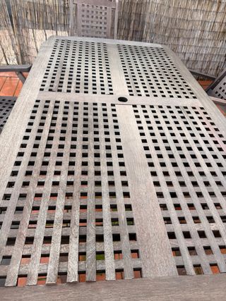 Mesa de terraza y 6 sillas de madera