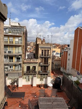 Mesa de terraza y 6 sillas de madera