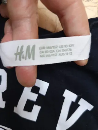 Crop top H&M negro con 78