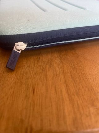 Funda portátil marca Milan 1918 sin etiquetas