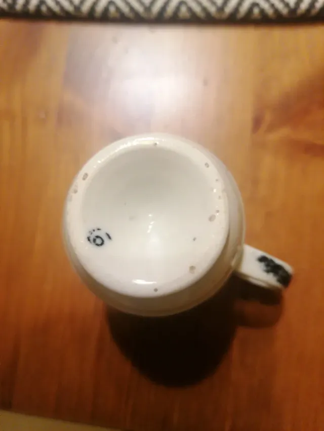 Tacita antigua decorada