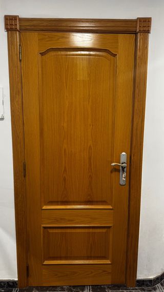 Puerta de madera interior