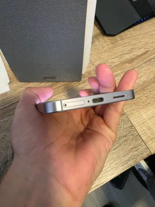 Samsung Galaxy S25 (Gris y Rosa)