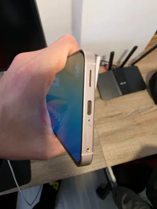 Samsung Galaxy S25 (Gris y Rosa)