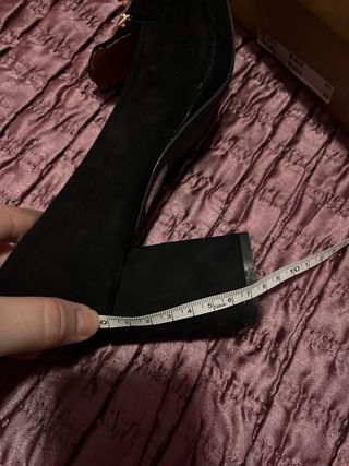 Zapatos de tacón negros con hebilla