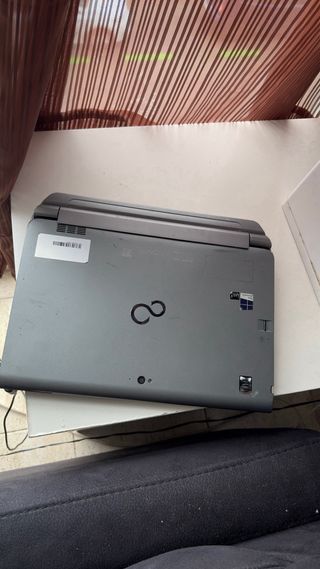 Portátil Fujitsu Plata