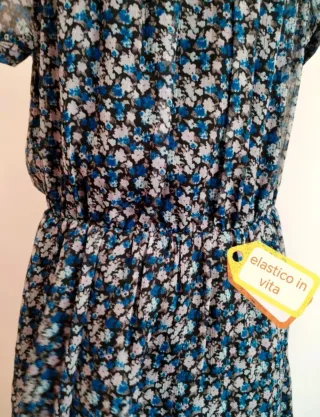 Abito floreale con scollo Bardot