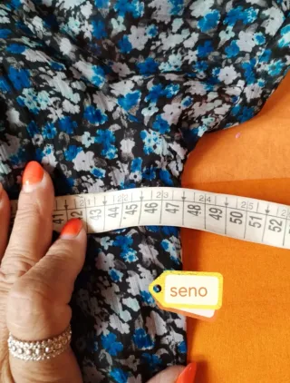 Abito floreale con scollo Bardot