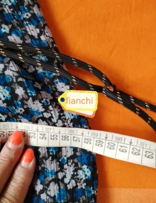 Abito floreale con scollo Bardot