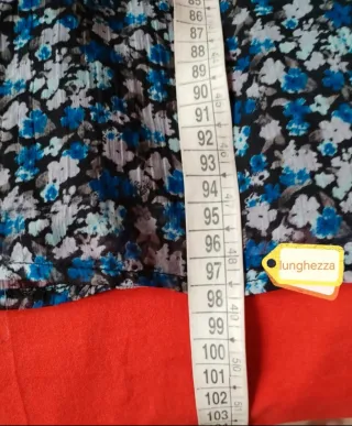 Abito floreale con scollo Bardot