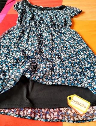 Abito floreale con scollo Bardot