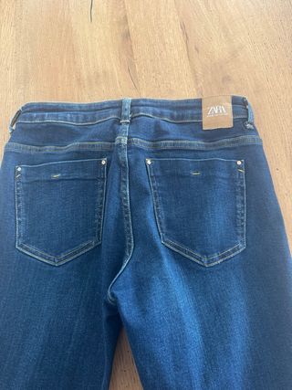 Pack 2 Pantalones Levi's 27 y Zara 36