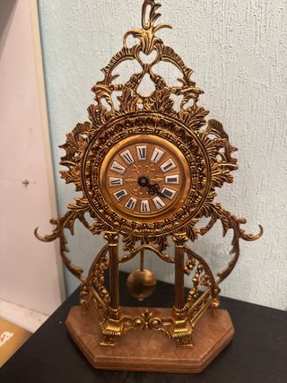 Reloj de sobremesa antiguo dorado
