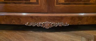 Vitrina de madera y cristal