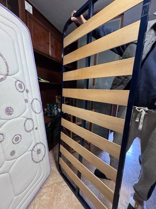 Cama completa somier y colchón casi nuevo
