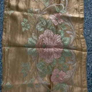 Camino de mesa antiguo