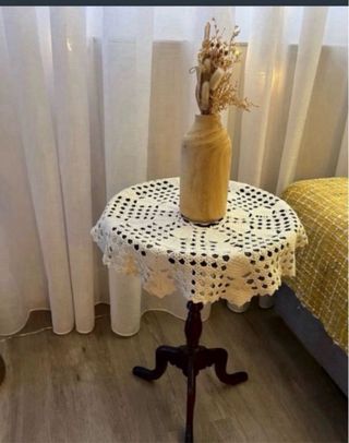 Mesita auxiliar de madera antigua