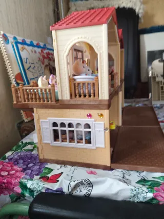 Casa de  los sylvanians completa con todo.