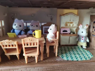Casa de  los sylvanians completa con todo.
