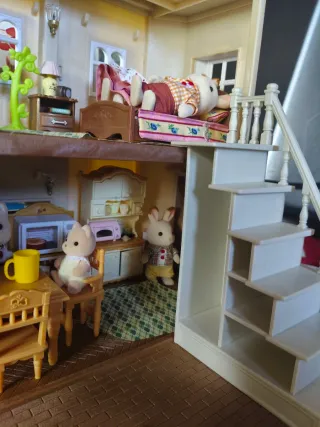 Casa de  los sylvanians completa con todo.