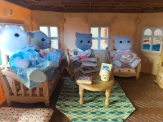 Casa de  los sylvanians completa con todo.