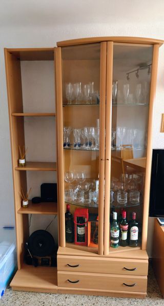 Mueble vitrina madera y cristal