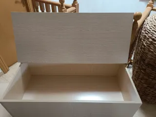 Mueble Arcón de madera beige