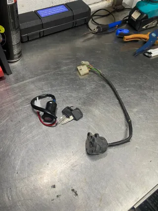 Cerradura Rieju MRT RS2 beta 49cc genérico