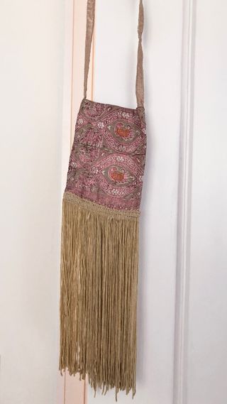 Mini bolso boho de flecos rosa