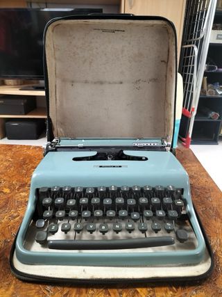 Máquina de escribir Olivetti Pluma 22