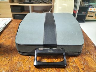 Máquina de escribir Olivetti Pluma 22