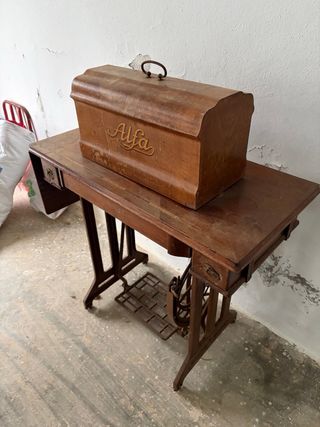 Máquina de coser Alfa vintage