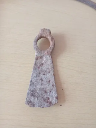 3 herramientas rústicas antiguas