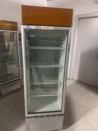 Frigoriferi espositivi refrigerati