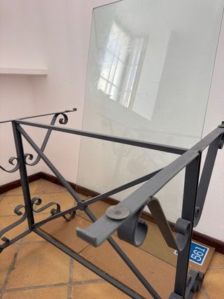 Mesa forjada hierro y cristal
