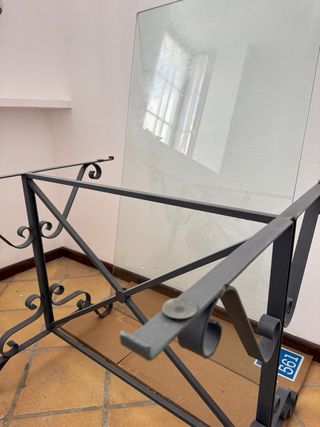 Mesa forjada hierro y cristal