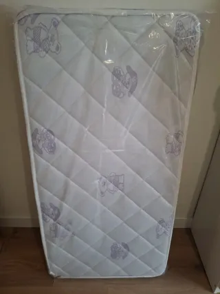 Cuna de madera Haya Blanca Asalvo y colchón