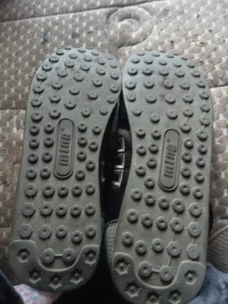 Bambas MustangNegras, lengüeta interior izq.suelta