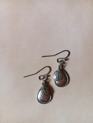 Pendientes largos dorados y plateados