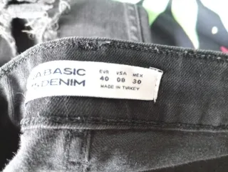 Vaqueros Zara negros con dibujos